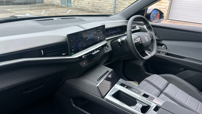 Vauxhall Grandland 157kW GS 73kWh 5dr Auto Electric Hatchback - Image 9